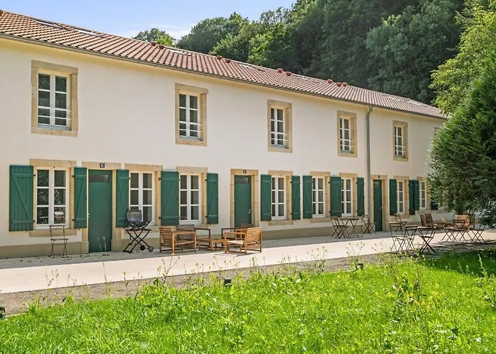 בית נופש Lasauvage 84 *